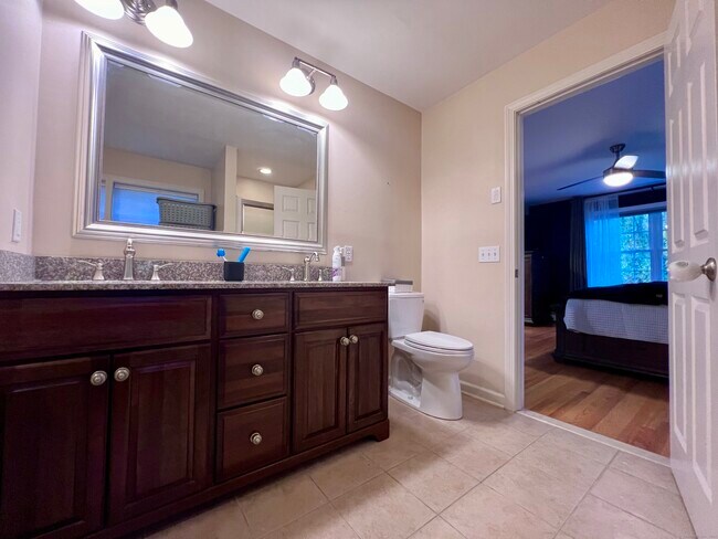 Building Photo - 4 Cobblestone Ct