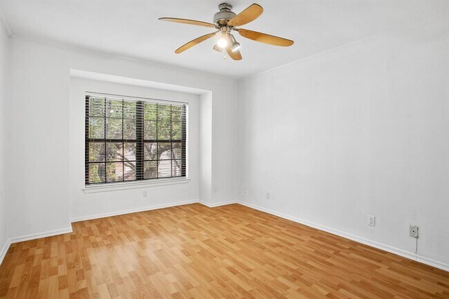 Building Photo - 10955 Wurzbach Rd
