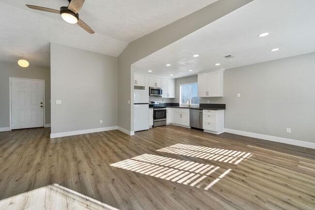 Building Photo - 7936 Sunrise Greens Dr