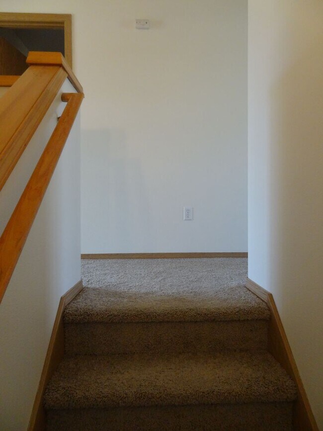 Building Photo - Sulbri04-102/104/106 Rice LN