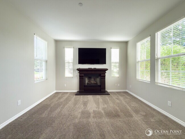 Building Photo - 3 Bedroom Condo for Rent in Ventura!