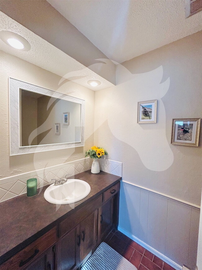 Building Photo - "Cozy Comfort Awaits: 3-Bedroom Home with Fireplace on Twilight Ave, Enid, OK!"