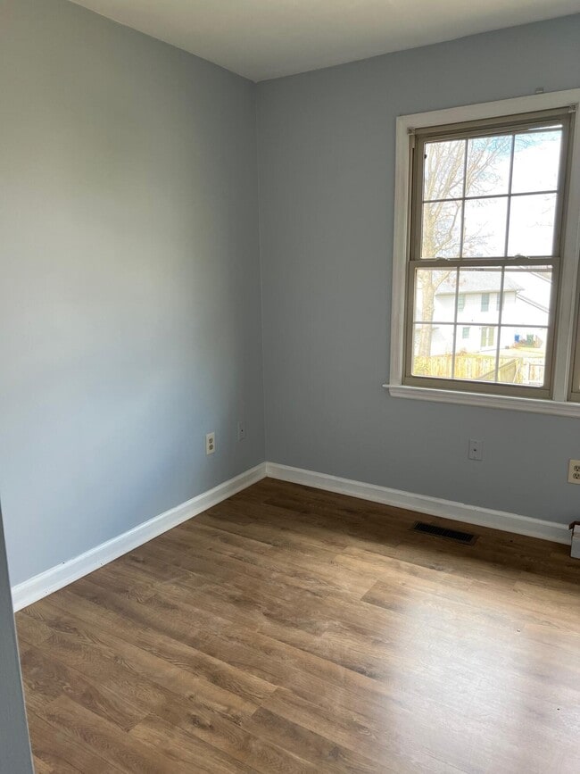 Building Photo - 929 Woodglen Ct