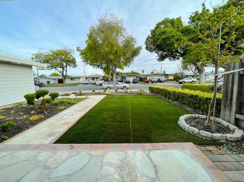 Building Photo - 758 Lakebird Dr