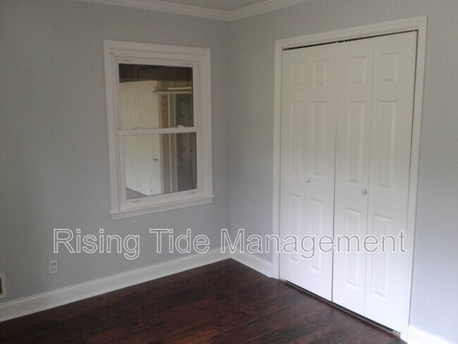 Building Photo - 948 Hickory Dr