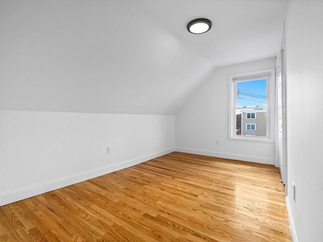 Building Photo - 9 Fennell St