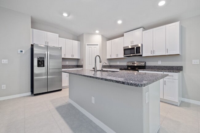 Building Photo - "Internet & Cable Included"  Epperson community Charming 4-Bed one floor house in Wesley Chapel –...