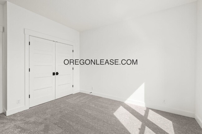 Building Photo - Gorgeous New Construction in Brand New Veneta Subdivision