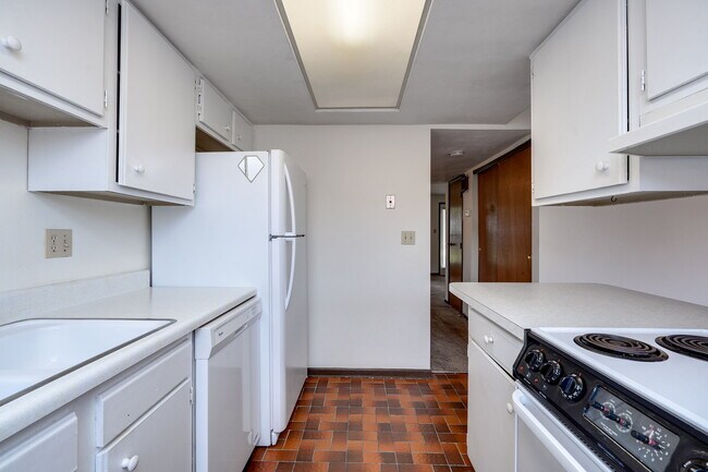 Building Photo - 2215 Barclay Ct