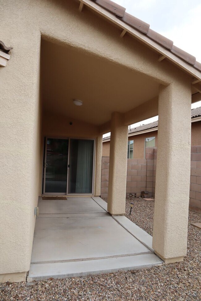 Building Photo - Livable, Lovable, & Avaiable!