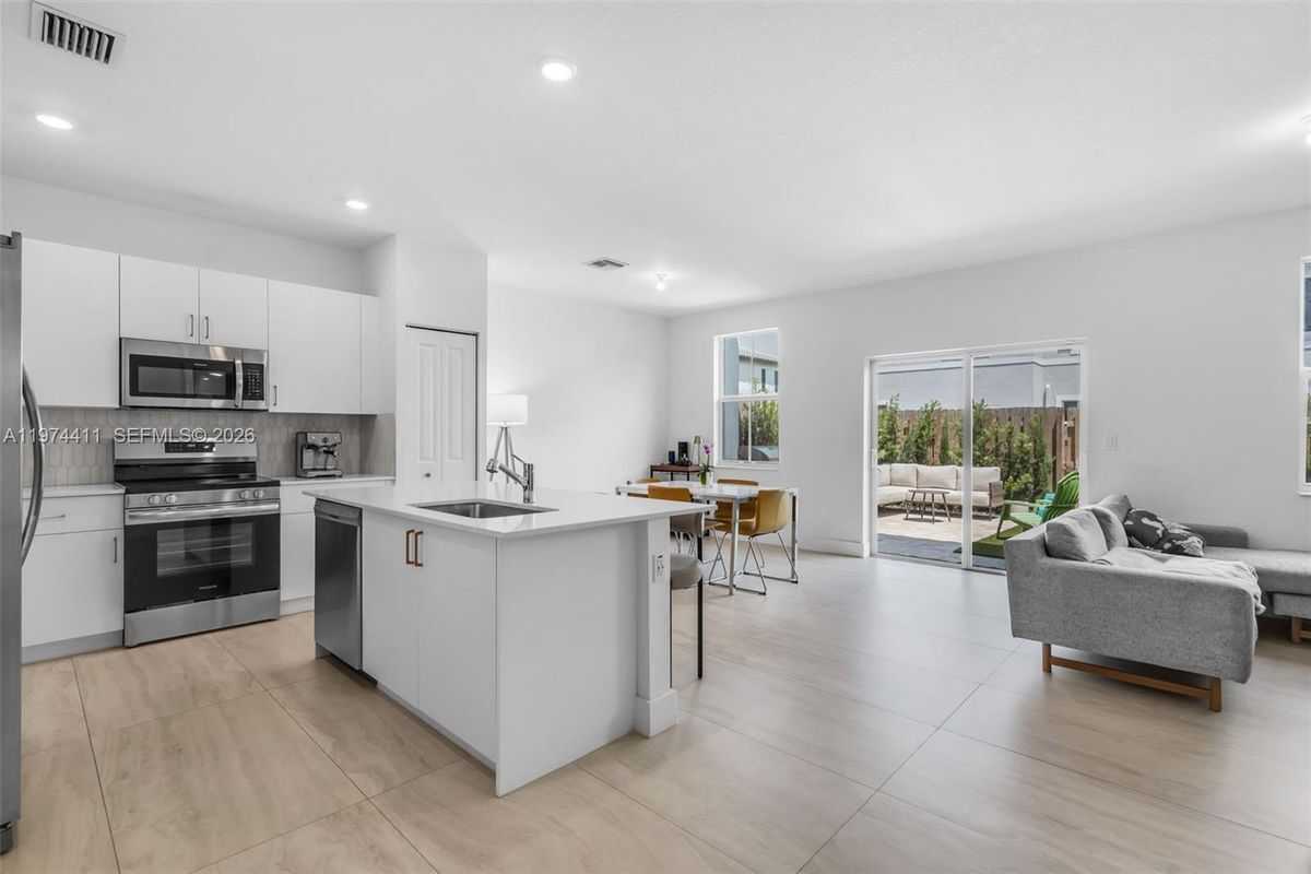 Building Photo - 11927 NW 46th St