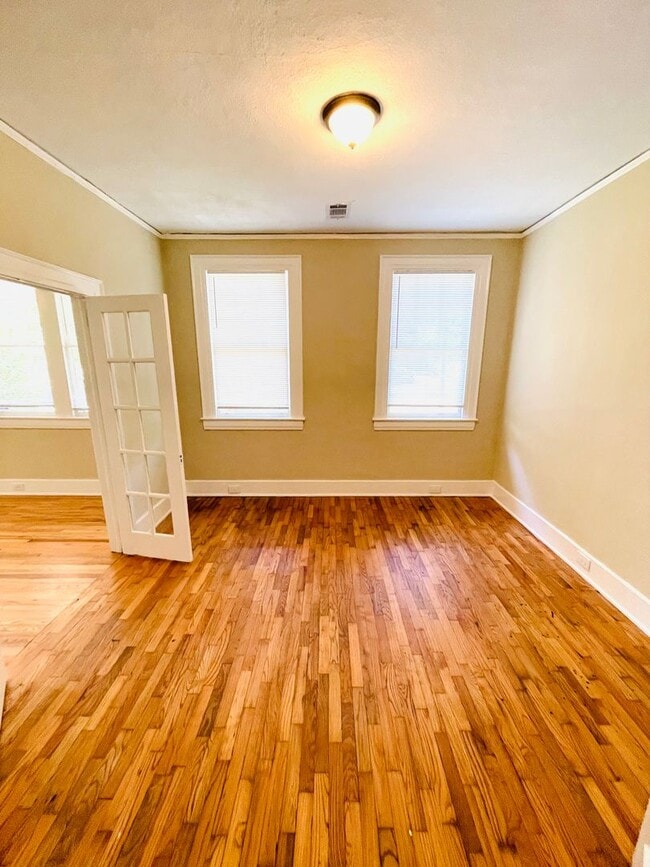 Building Photo - ** 3 Bed 2 Bath located in Capitol Heights...
