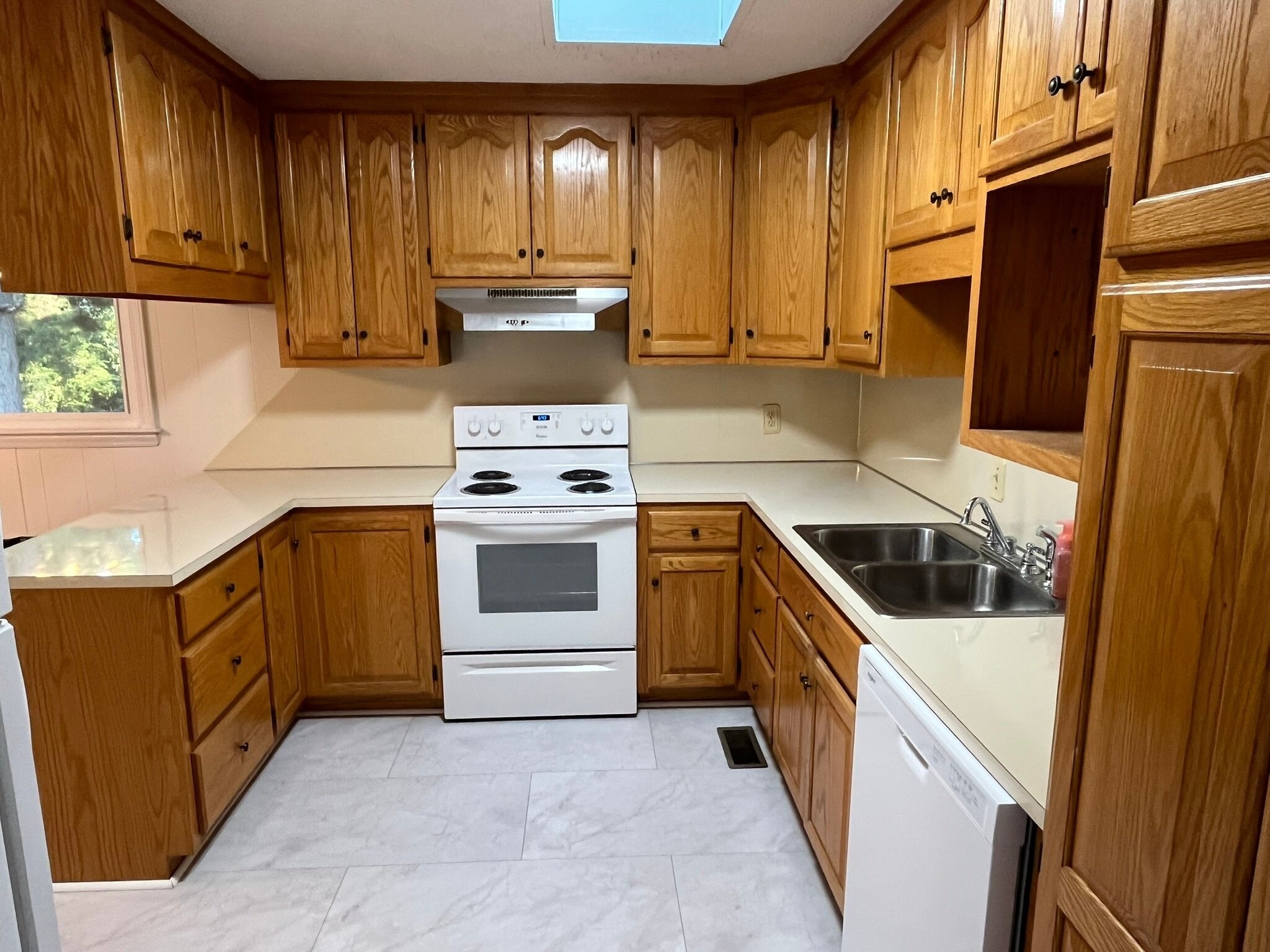 Building Photo - 2417 Landis Dr