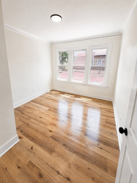 Building Photo - 6807 S Artesian Ave