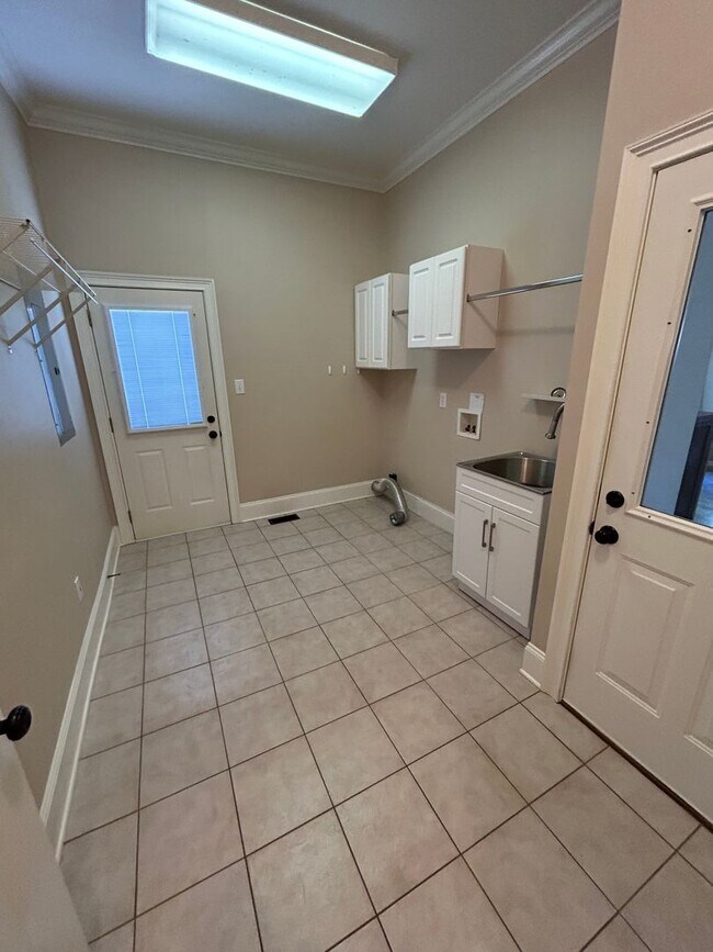 Building Photo - Executive Rental in West Rome $2,595