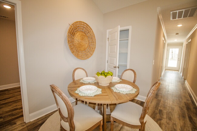 Building Photo - 116 Woodsedge Dr