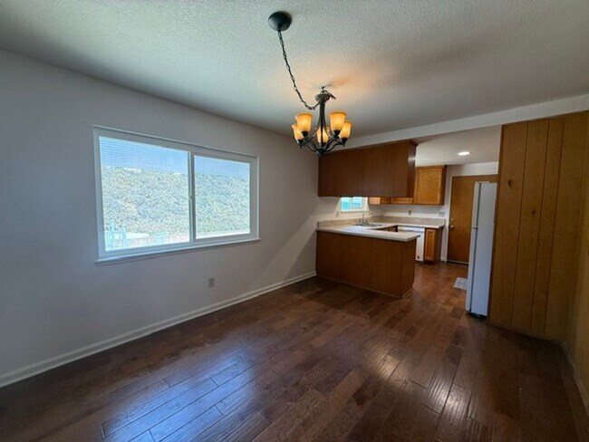 Building Photo - 4 bed, 2 1/2 bath home with RV access