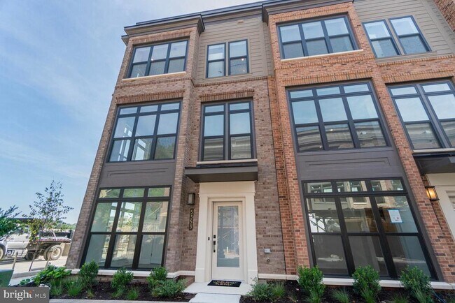 Building Photo - 5353 ZENITH OVLK