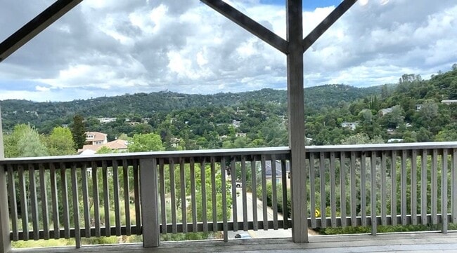 Building Photo - Gorgeous Views from the Morning Star Subdi...