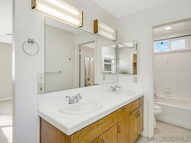 Building Photo - 8152 Zealand Way