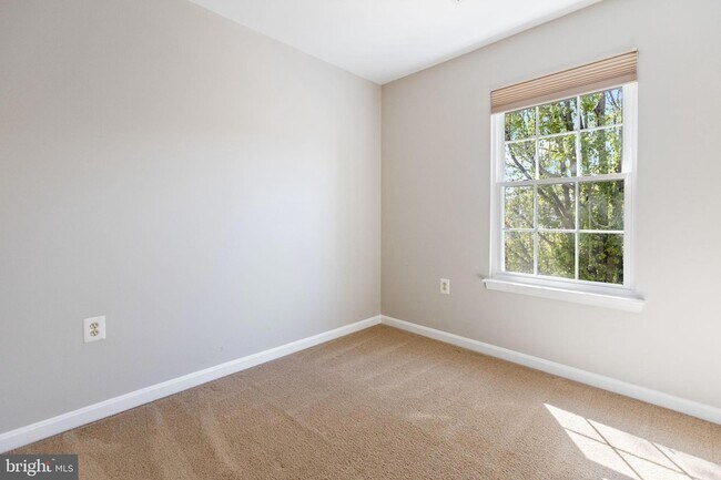Building Photo - 104 Frazer Dr
