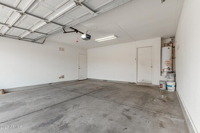 Building Photo - 4803 N 92nd Ln