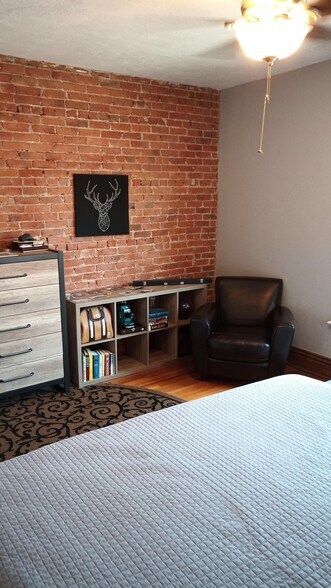 Front bedroom - 2415 N Vine St