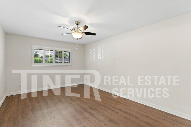 Building Photo - 8 Saratoga Cir