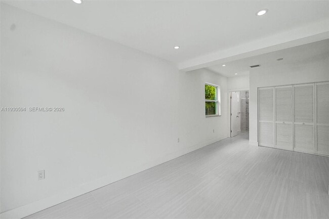 Building Photo - 1430 Michigan Ave