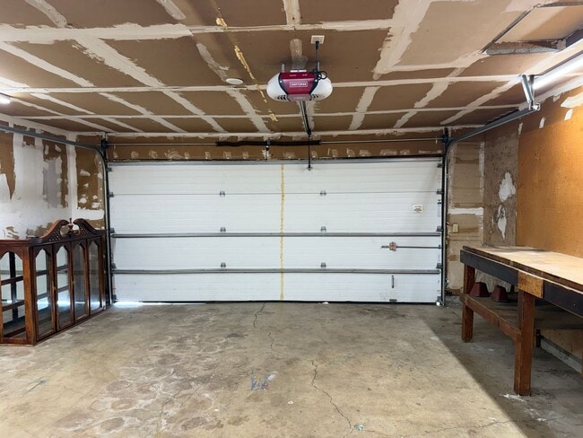 Building Photo - 3 bedroom 2 bath house in Thurston!