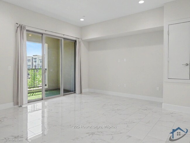 Building Photo - 225 Houret Dr