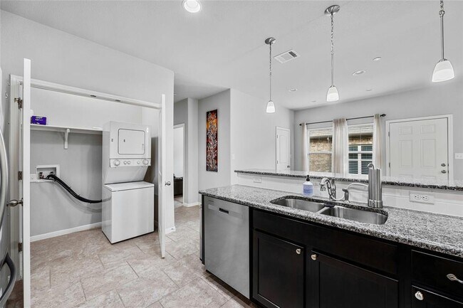 Building Photo - 2214 S Lakeline Blvd