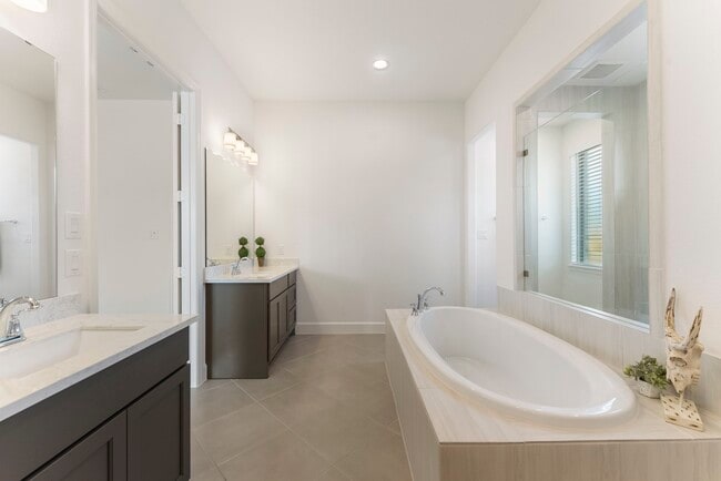 Building Photo - 26545 Pioneer Pointe Ct