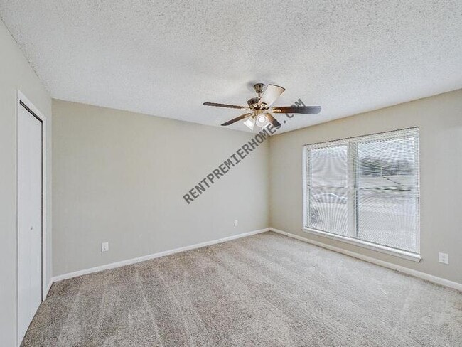 Building Photo - 20 Fox Den Ct