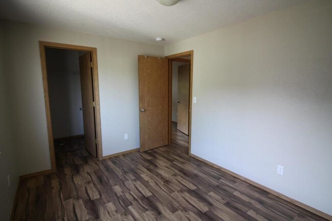 Building Photo - 214 NE 170th Ave