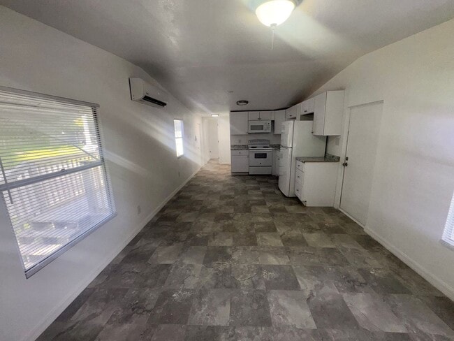 Building Photo - 1157 S Christiana Ave