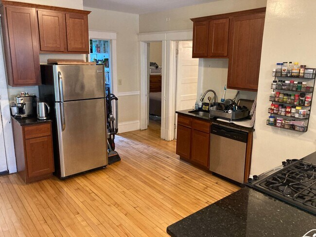 Building Photo - 2939-39B N Pierce St