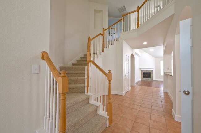 Building Photo - 3001 Claybrook Dr
