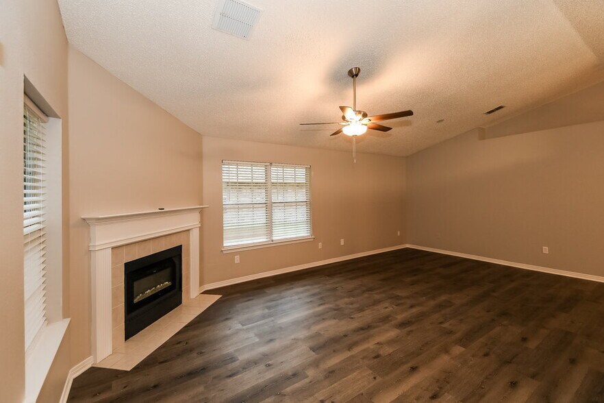 Building Photo - 7324 Ironside Dr W