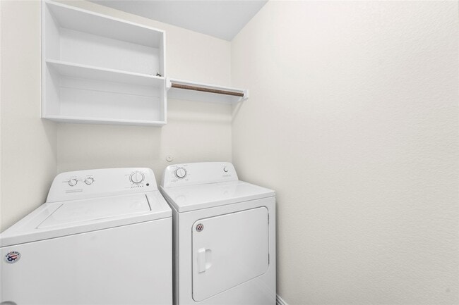 Building Photo - 1357 Rembrandt Dr