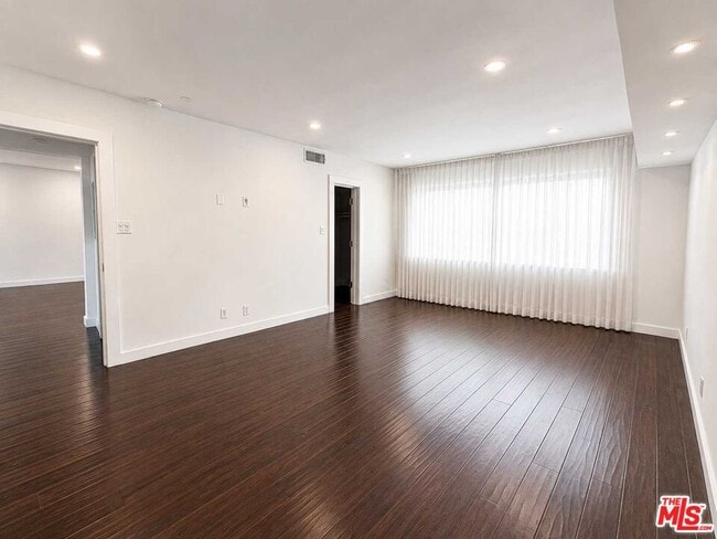 Building Photo - 1525 Hayworth Ave