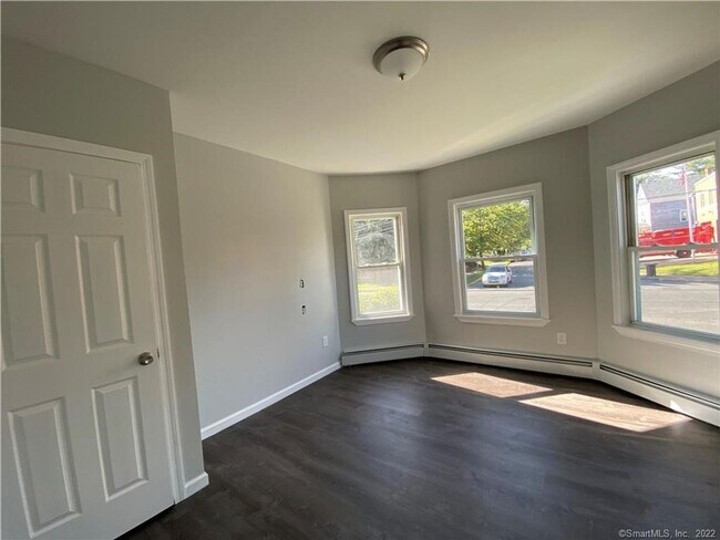Building Photo - Newly Remodeled 3 Bedroom on 1st Floor