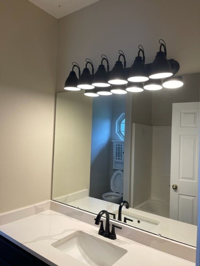 Building Photo - PRE-LEASING - 3 Bedroom in East Republic