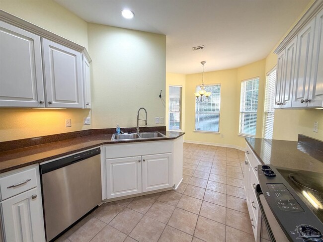 Building Photo - 4913 Vizcaya Dr