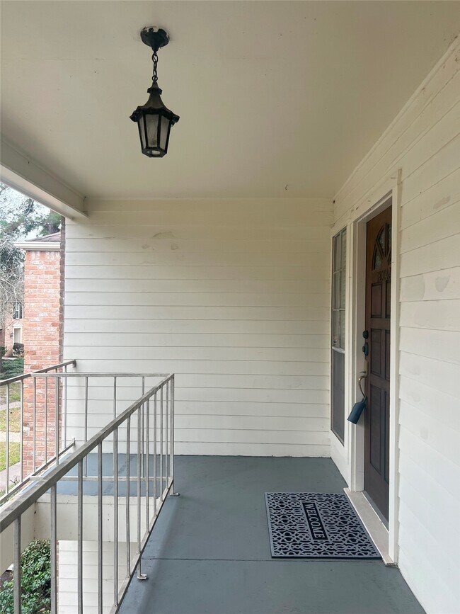 Building Photo - 13004 Trail Hollow Dr