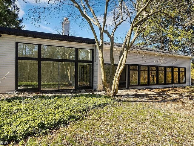 Building Photo - 607 Castle Blvd