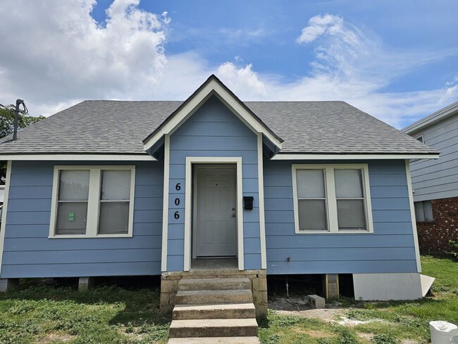 Building Photo - 2 bedroom house for rent in Downtown Killeen