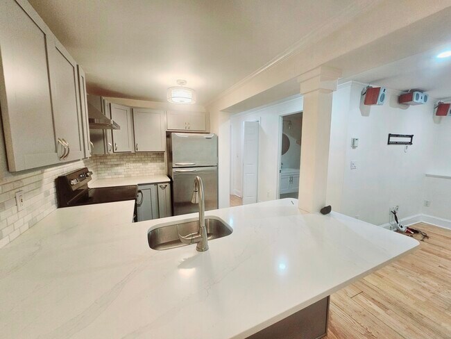 Building Photo - 519 Columbus Ave