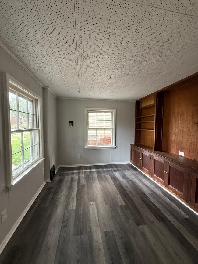 Building Photo - 9704 S Highland Ave
