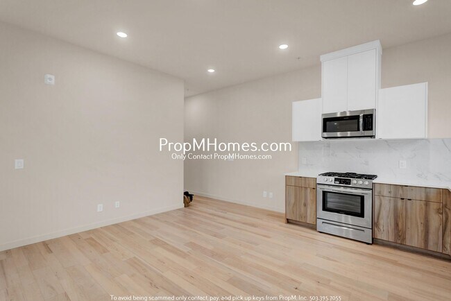 Building Photo - Two Bedroom Modern Oasis with Stunning Views & Designer Finishes